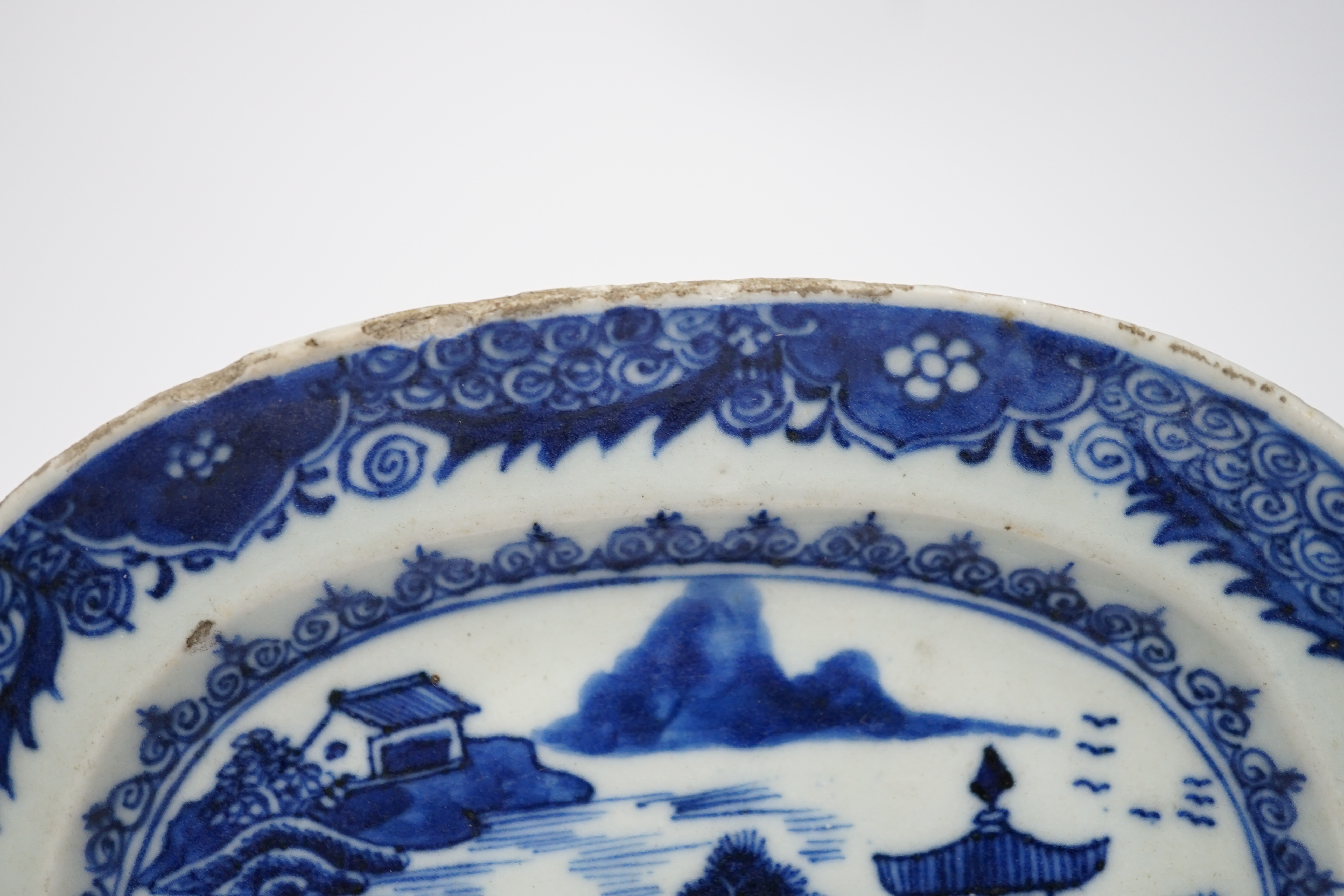 A small Chinese blue and white export dish, late 18th century, 16cm wide